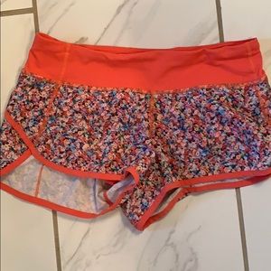 Lululemon women’s 2.5 inch speed short.